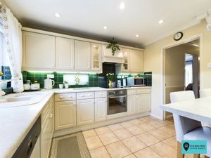 Kitchen/Breakfast Room- click for photo gallery